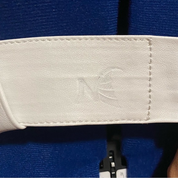 Custom White Leather Mini Bat Wing Harness - Picture 5 of 6